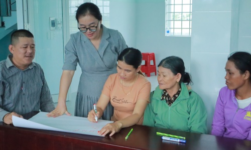Da Nang: Training on care skills for caregivers